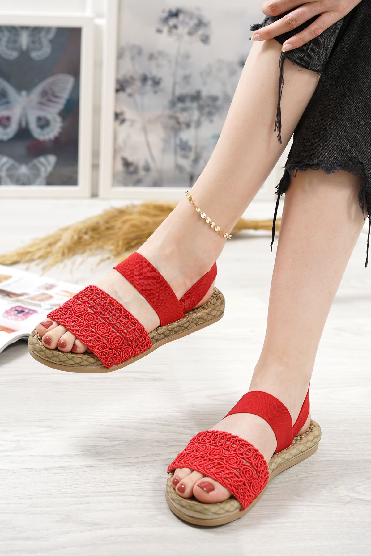 Carri Kırmızı Dantel Lastikli Kadın Sandalet