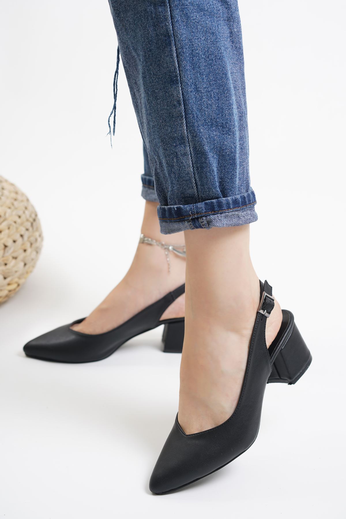 Neri Siyah Mat Deri Kadın Topuklu Ayakkabı