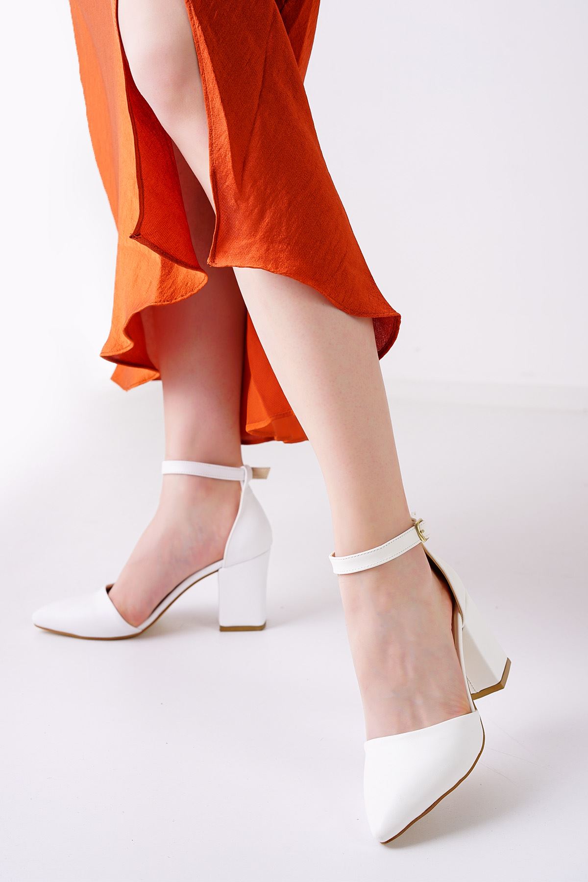 Banny Beyaz Mat Deri Topuklu Kadın Ayakkabı