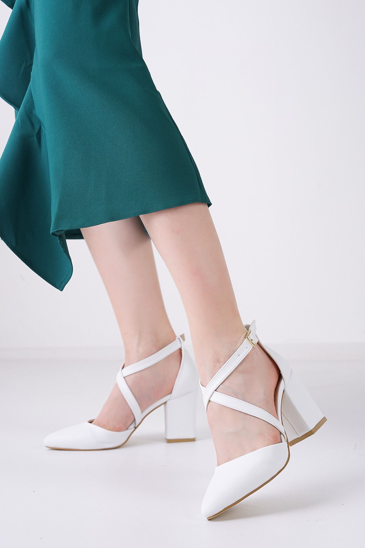 Helena Beyaz Mat Deri Topuklu Kadın Ayakkabı
