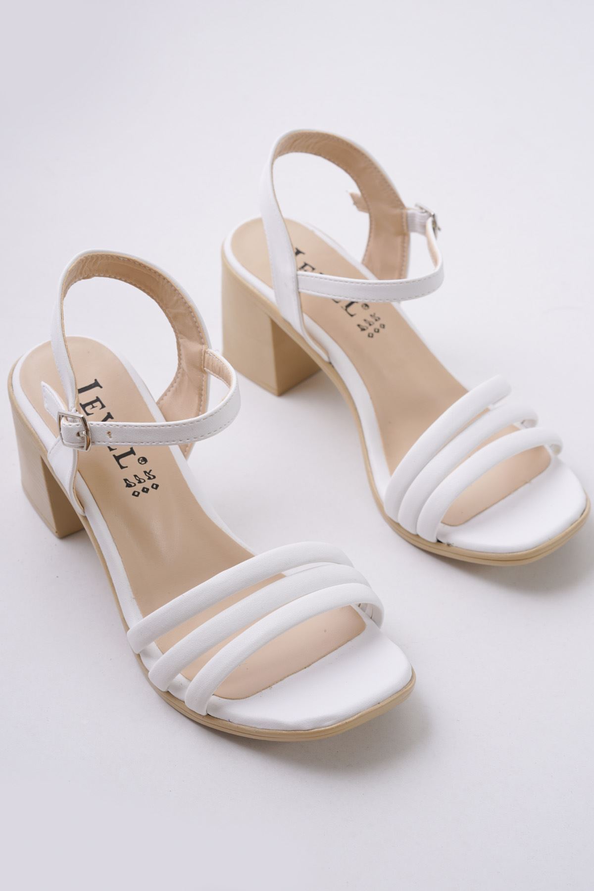 Jeonid Beyaz Mat Deri Topuklu Kadın Ayakkabı