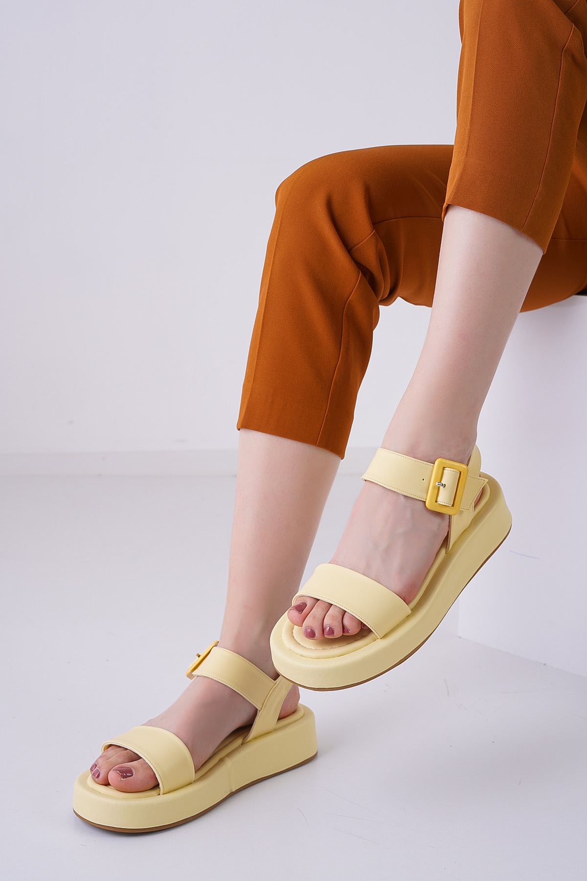 Kelsey Sarı Kadın Sandalet