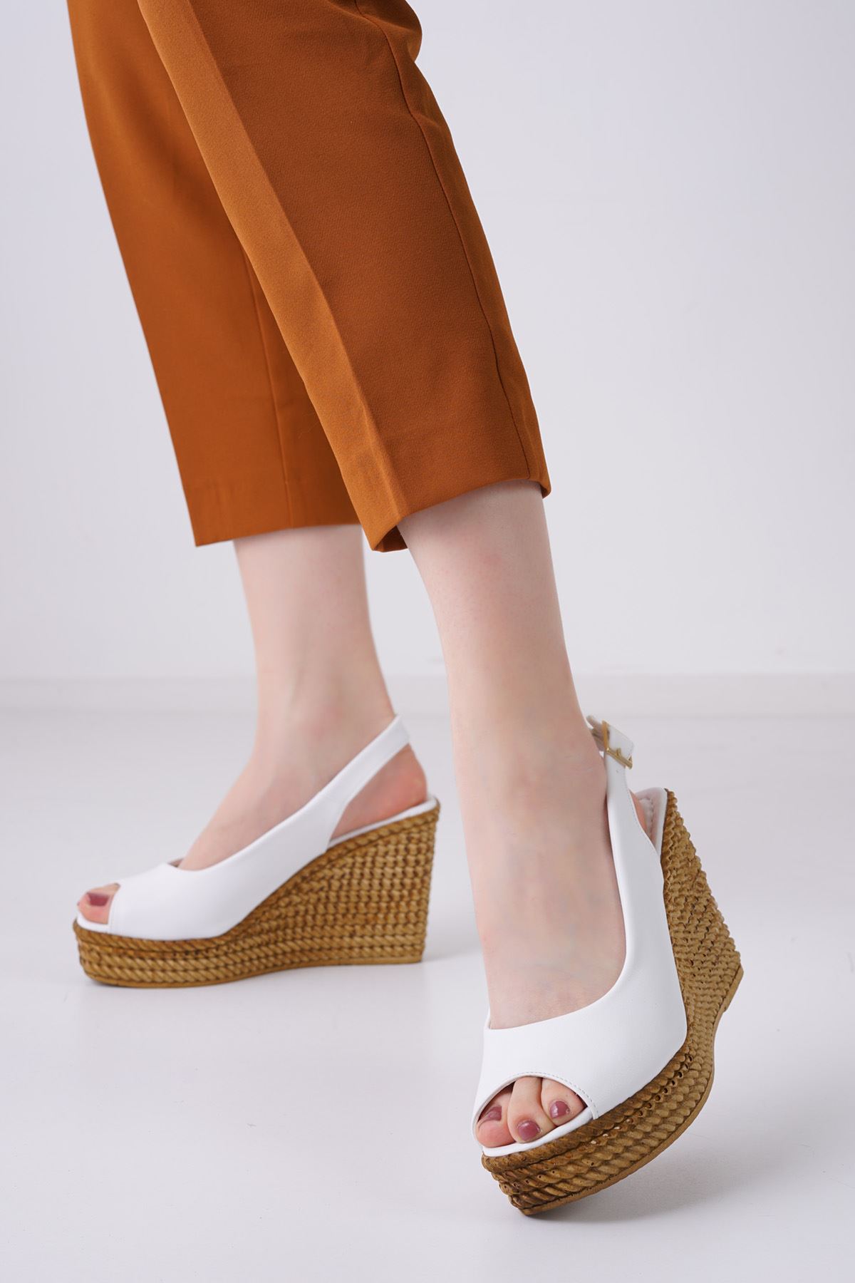 Cenny Beyaz Dolgu Topuklu Kadın Ayakkabı