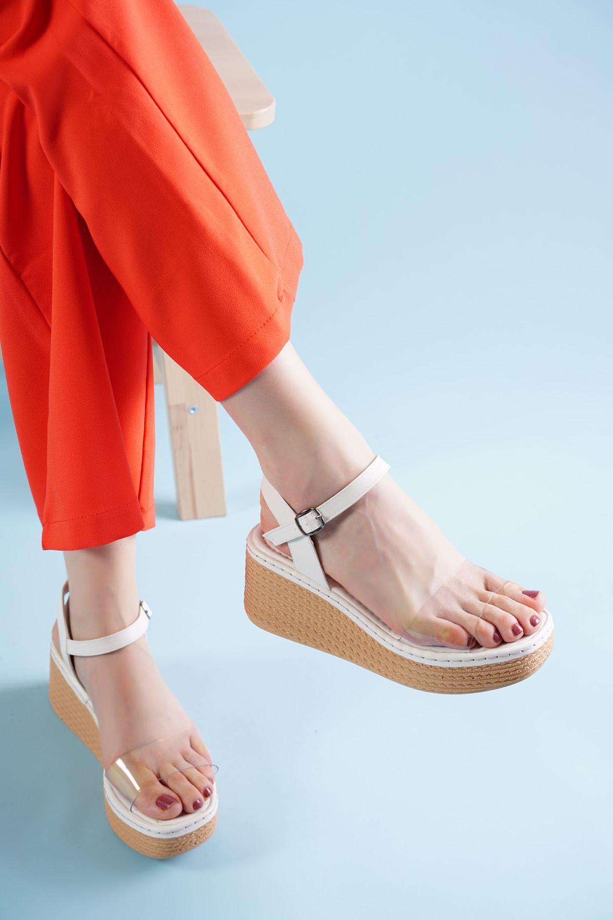 Hive Beyaz Şeffaf Dolgu Topuklu Kadın Ayakkabı