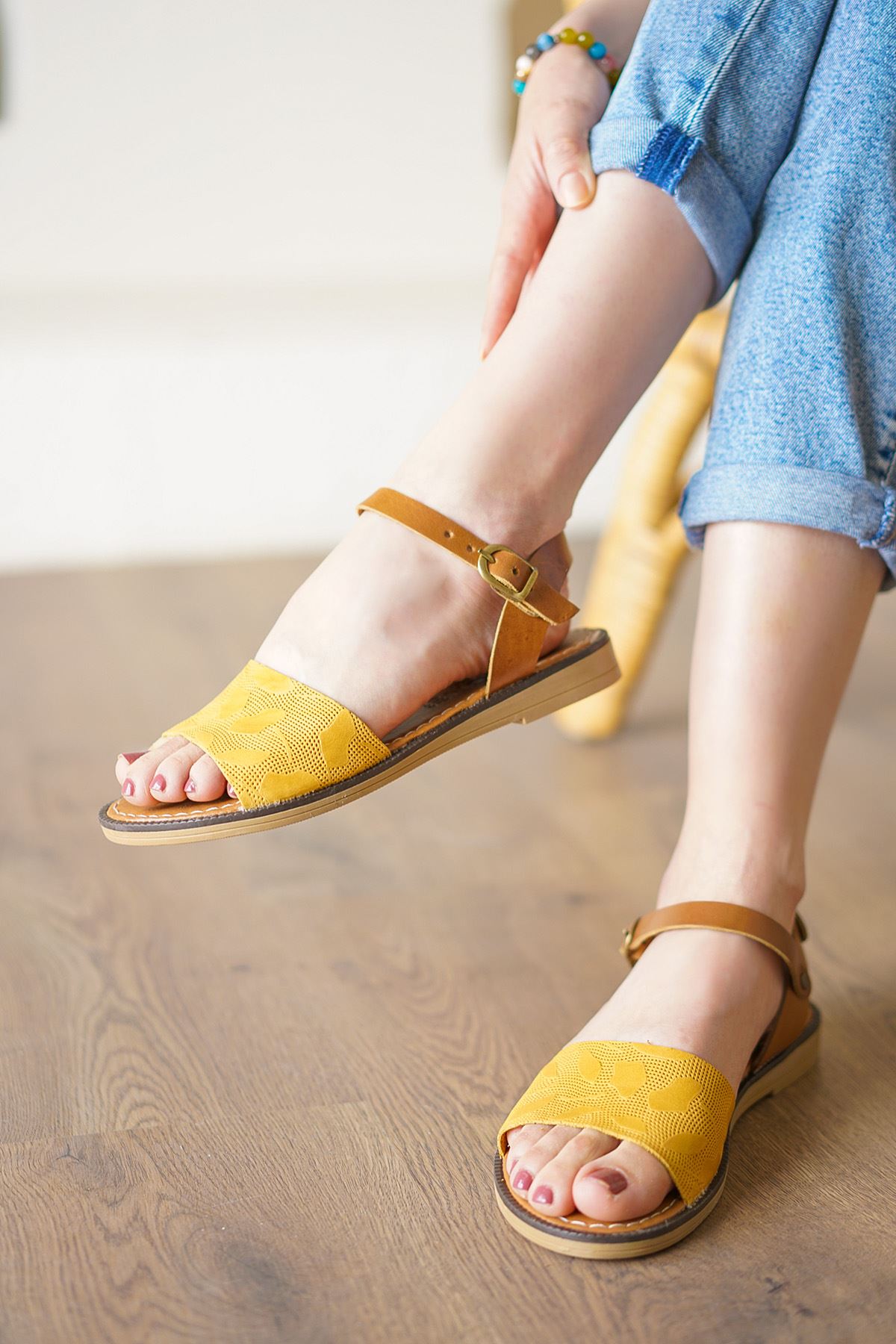 Cardi Sarı Taba Hakiki Deri Kadın Sandalet