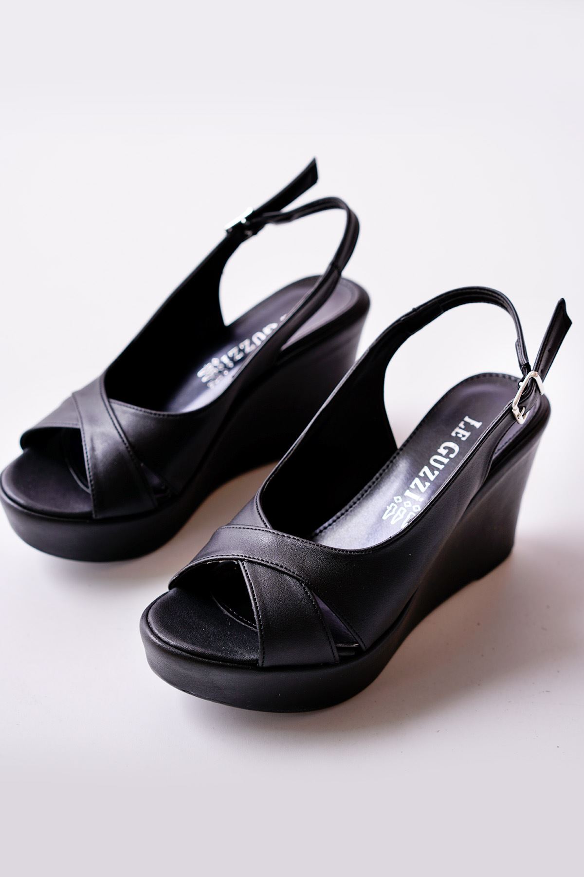 Sariyah Siyah Mat Deri Dolgu Topuklu Kadın Ayakkabı