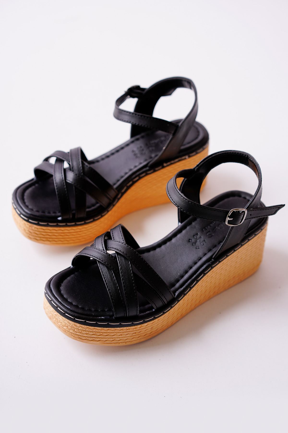 Maegan Siyah Mat Deri Dolgu Topuklu Kadın Ayakkabı