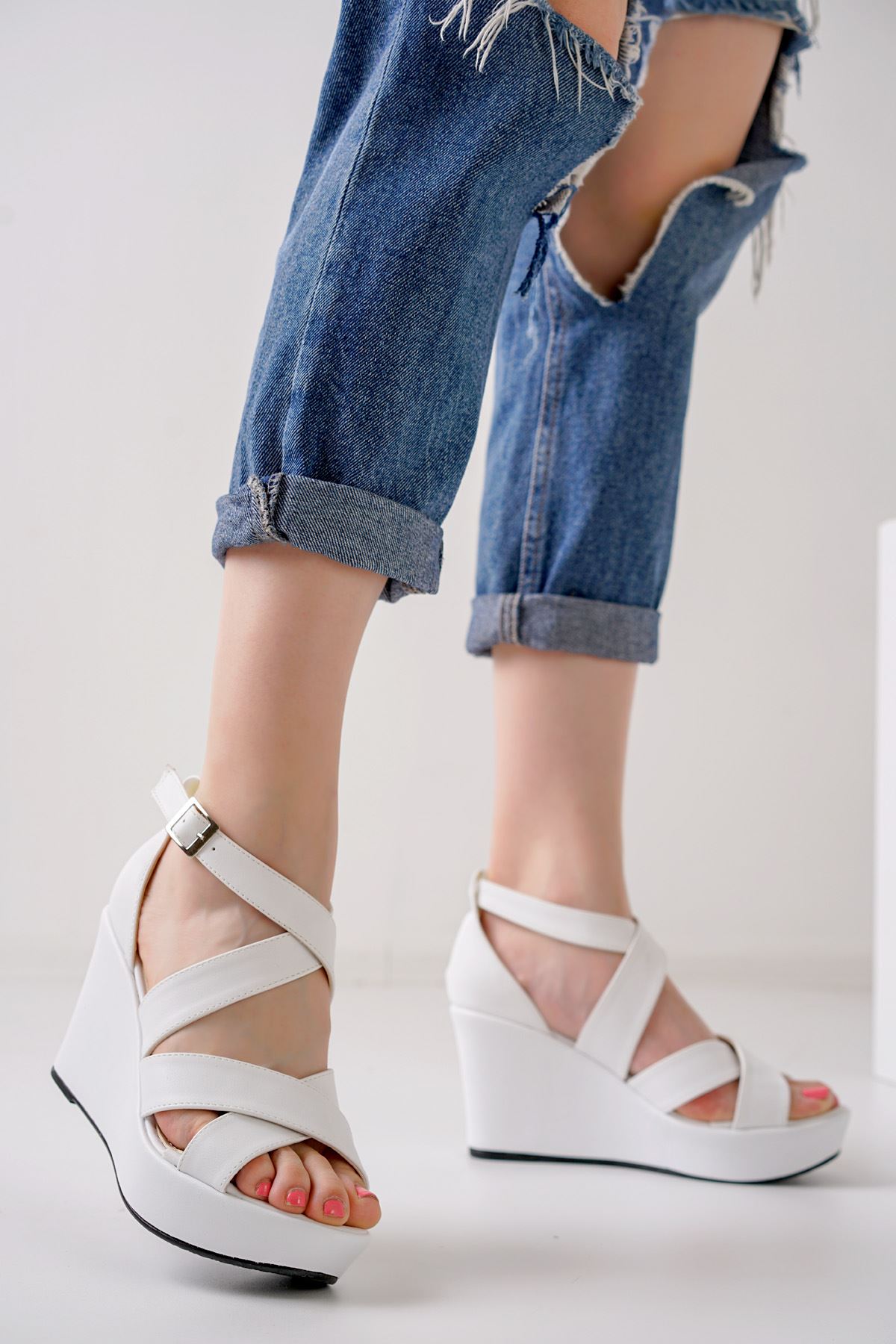 Flory Beyaz Dolgu Topuklu Kadın Ayakkabı