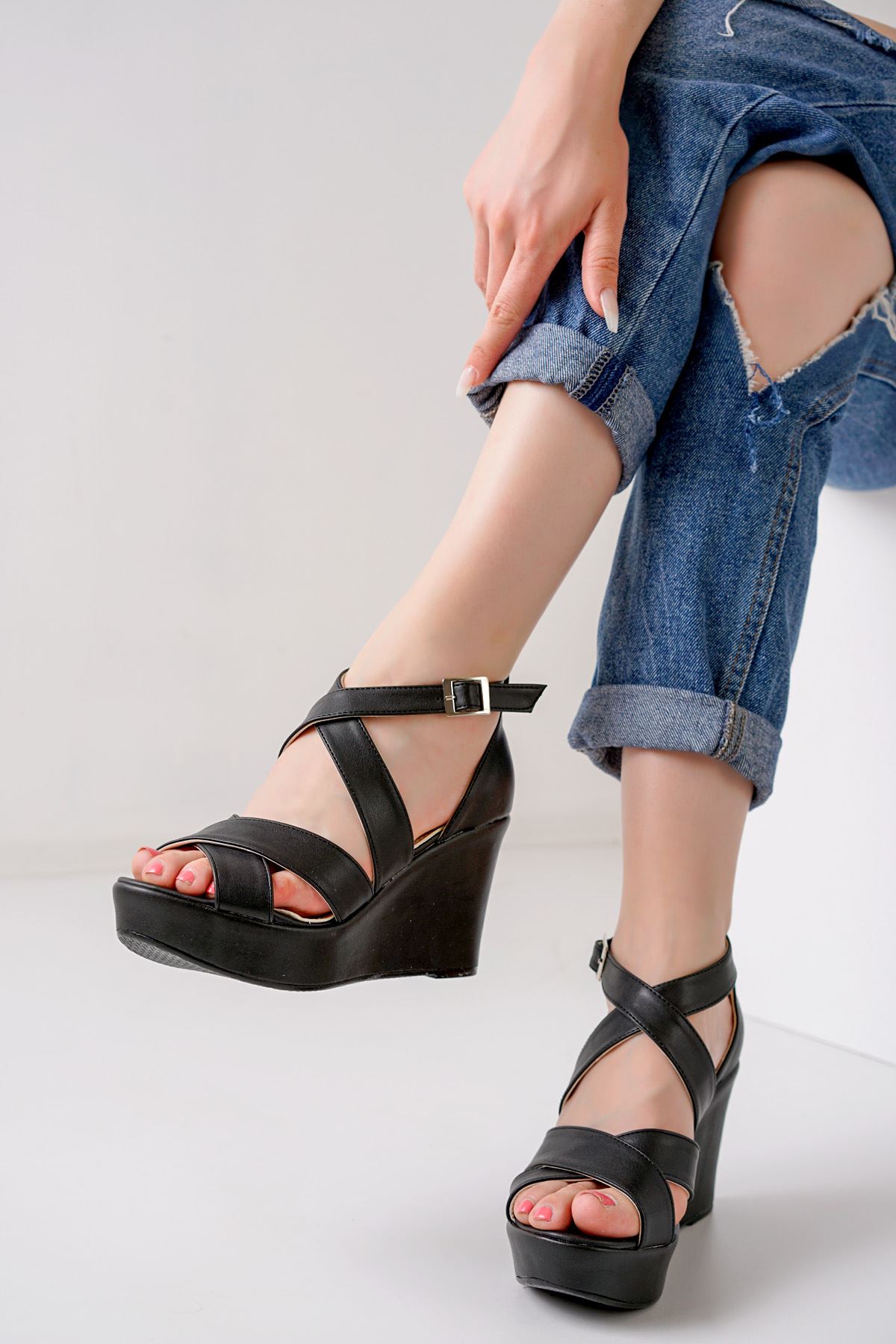 Flory Siyah Dolgu Topuklu Kadın Ayakkabı