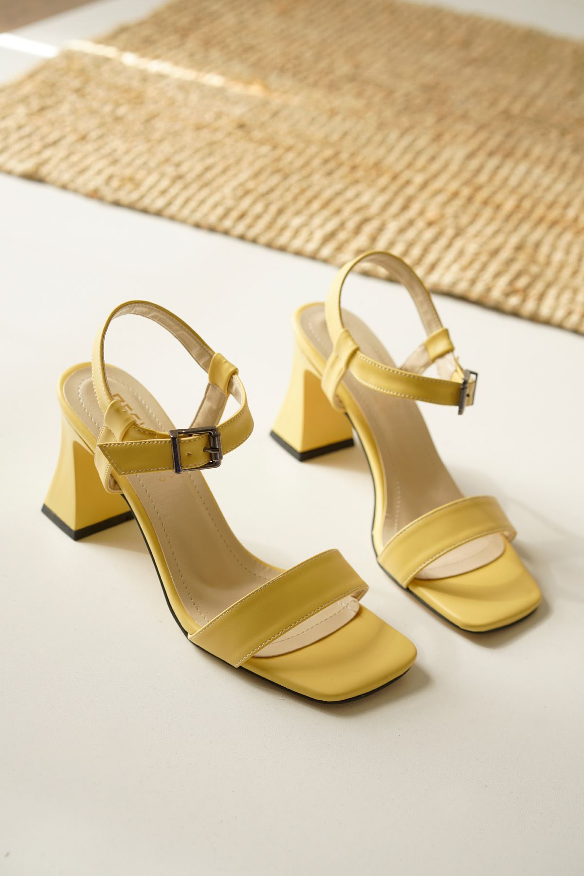 Darlin Sarı Mat Deri Topuklu Kadın Ayakkabı