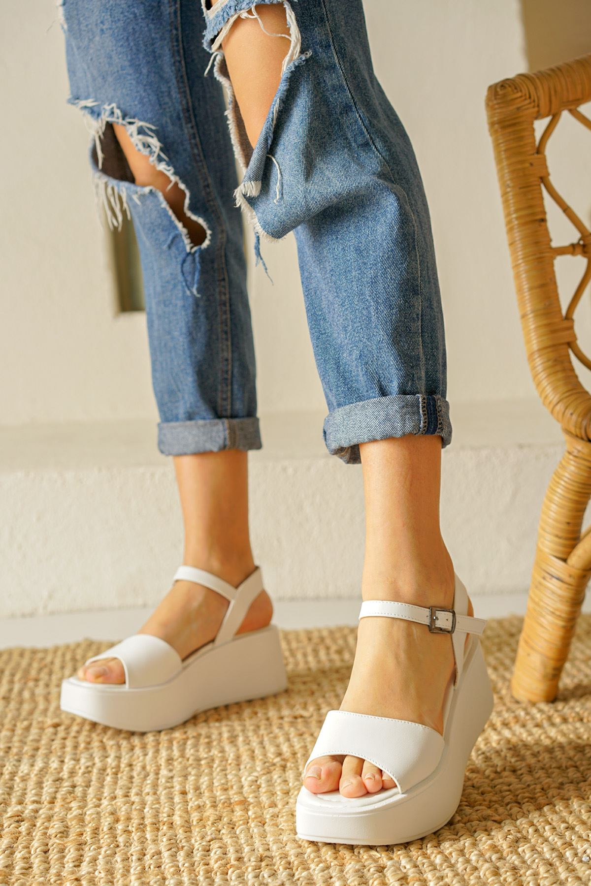 Sabrina Beyaz Mat Deri Dolgu Topuklu Kadın Ayakkabı