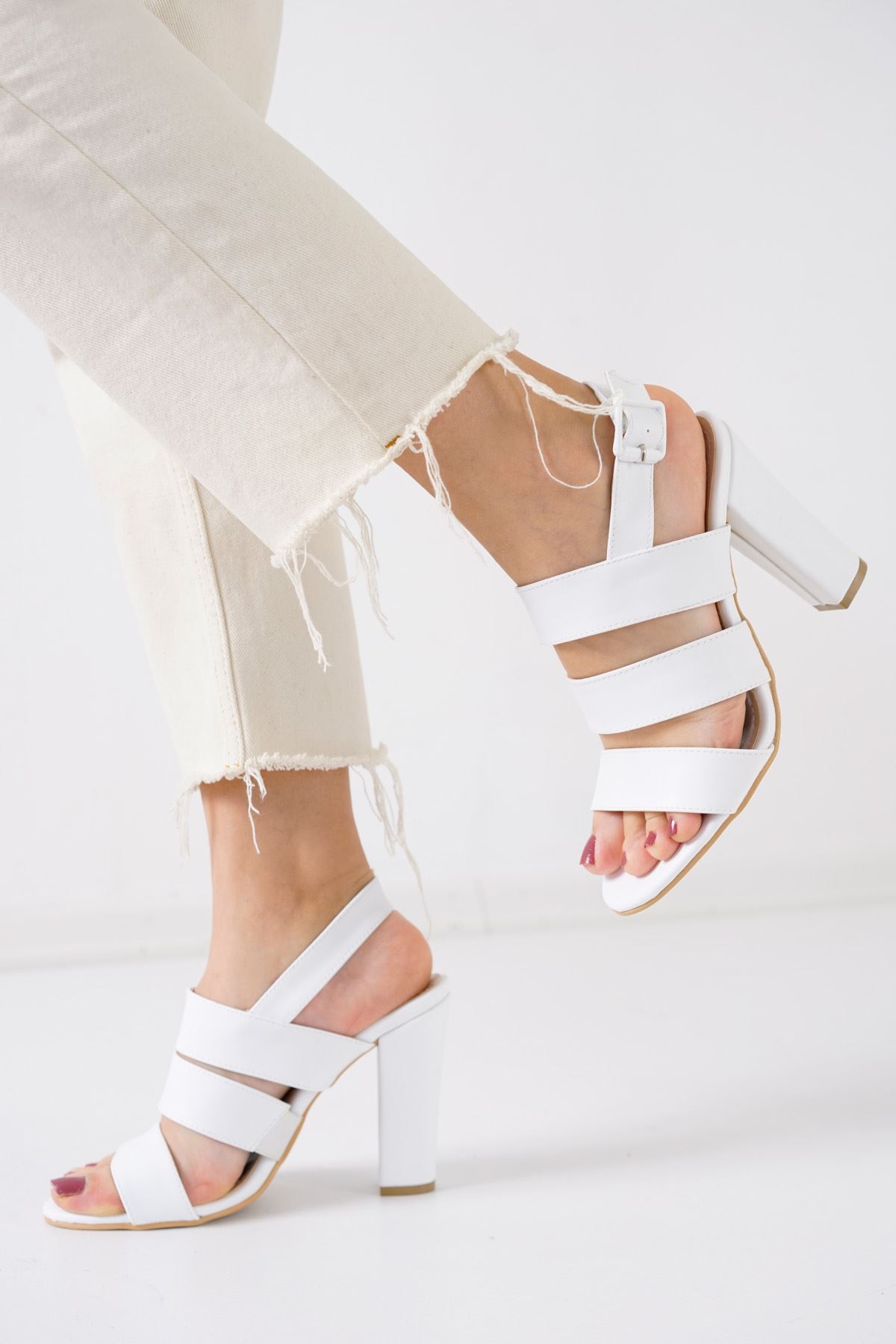 Adrian Beyaz Mat Deri Topuklu Kadın Ayakkabı