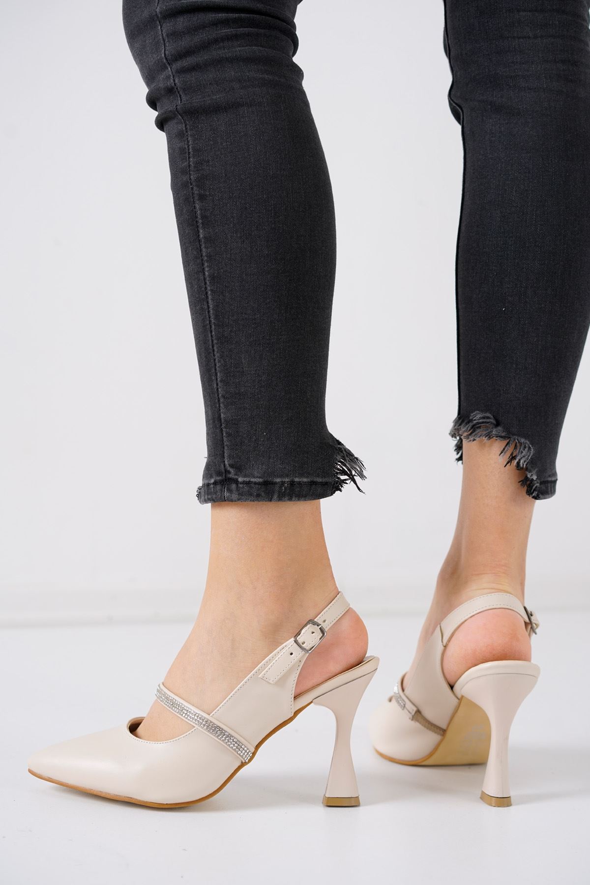 Cristal Bej Mat Deri Topuklu Kadın Ayakkabı