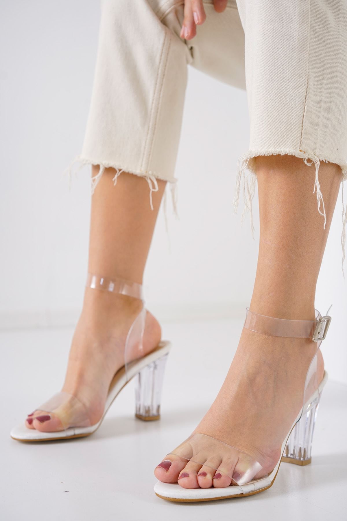 Moon Beyaz Şeffaf Topuklu Kadın Ayakkabı