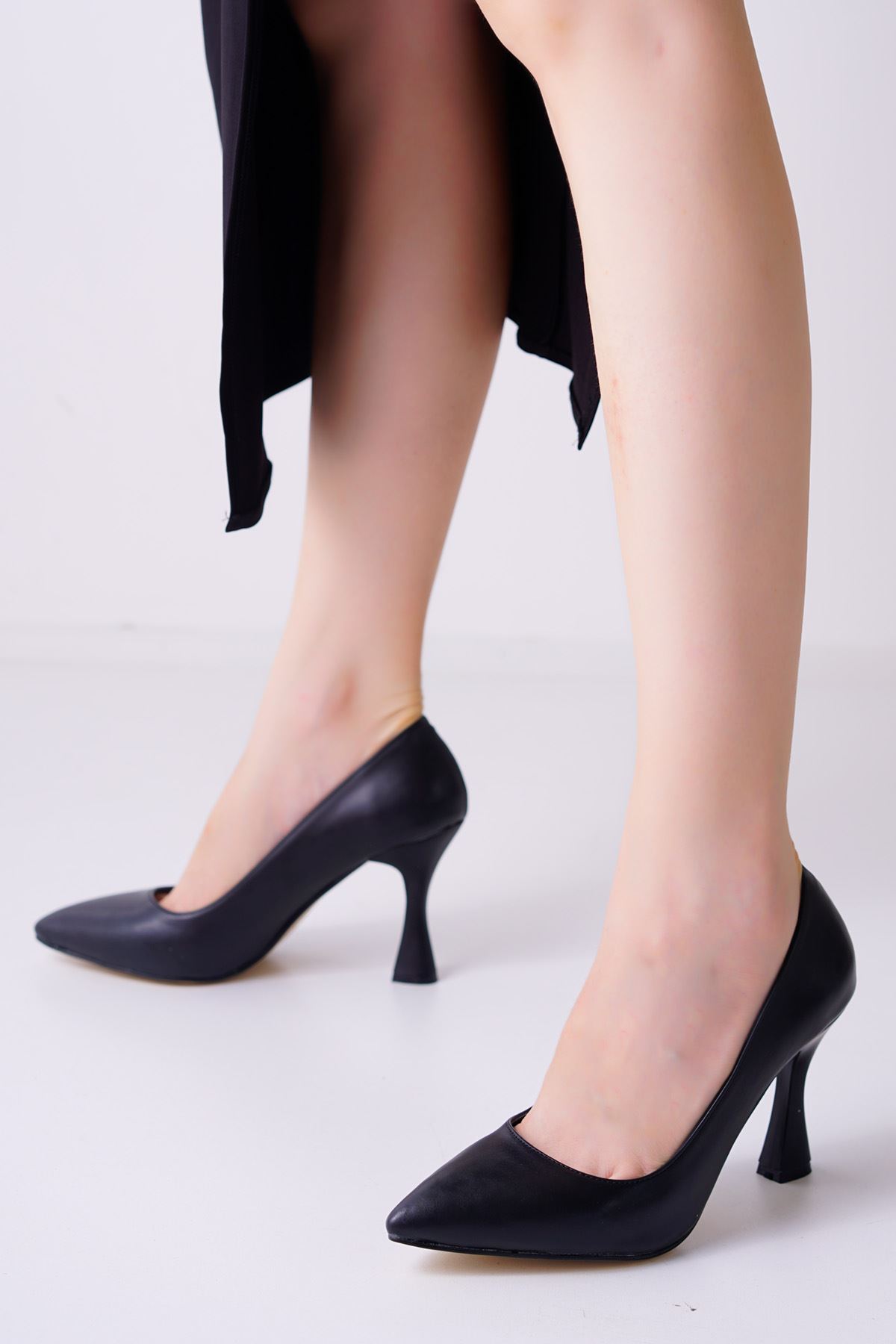 Letha Siyah Mat Deri Kadın Topuklu Ayakkabı