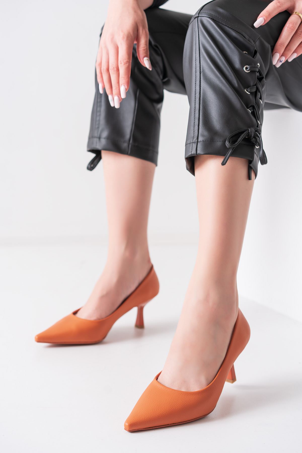 Martin Orange Mat Deri Kısa Topuklu Kadın Ayakkabı