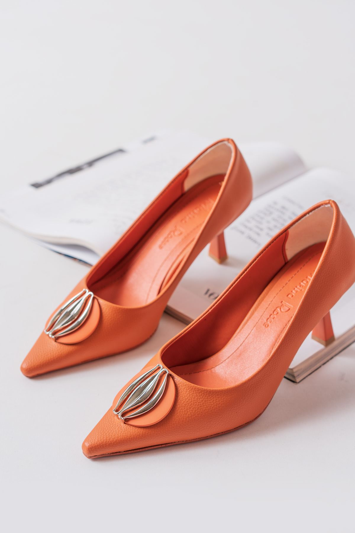 Collen Orange Mat Deri Kısa Topuklu Kadın Ayakkabı