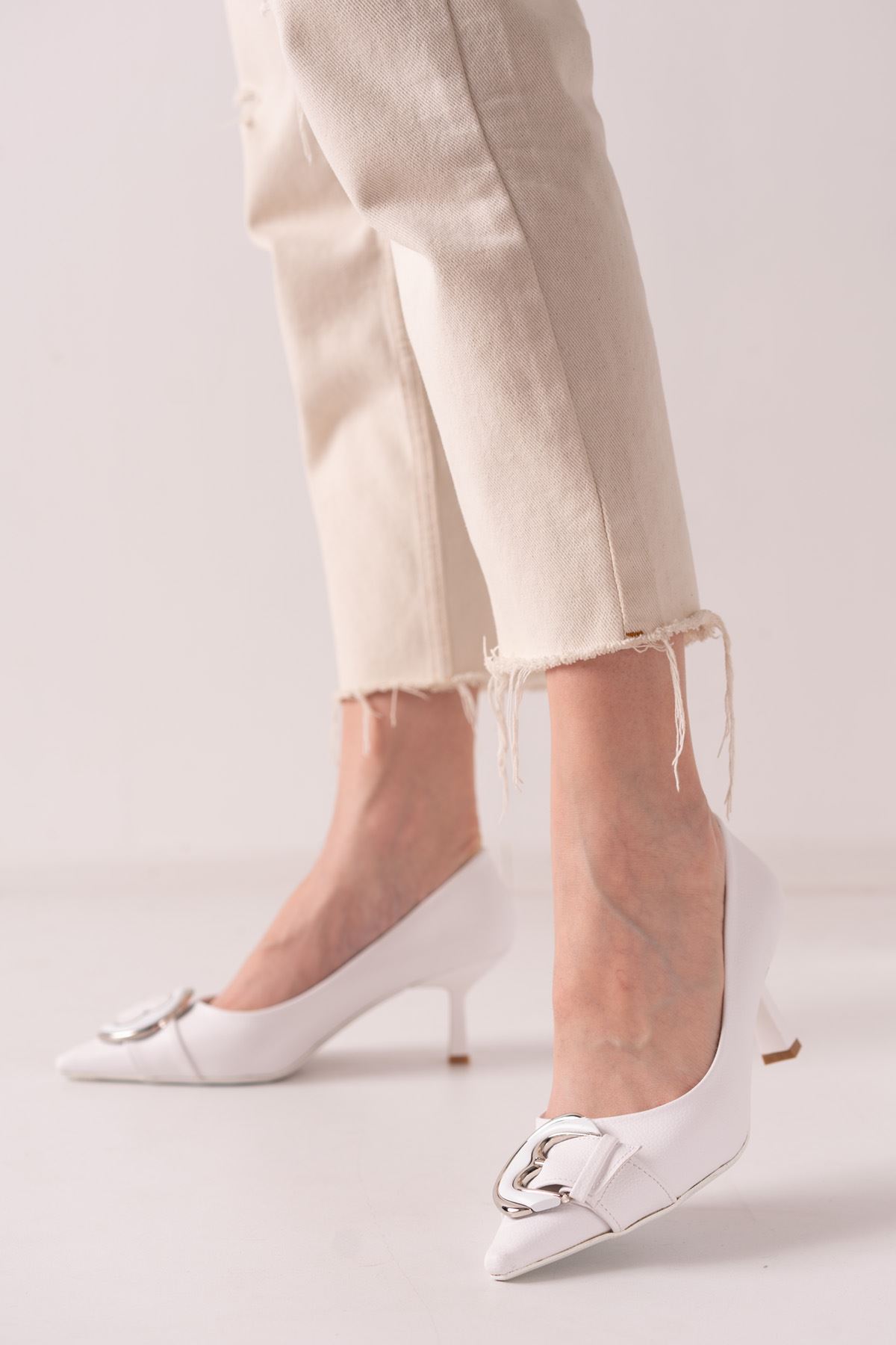 Arline Beyaz Mat Deri Kadın Topuklu Ayakkabı