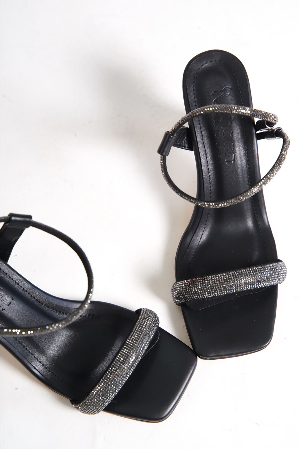 Boris Siyah Taşlı Topuklu Kadın Ayakkabı