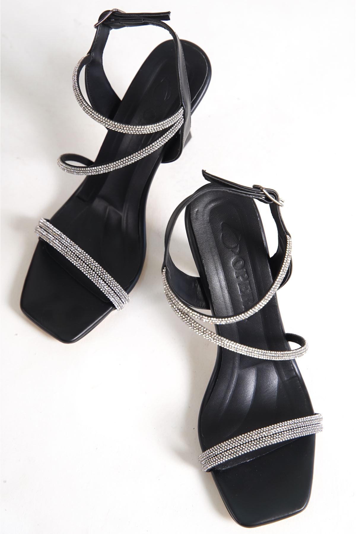 Loni Siyah Taşlı Mat Deri Topuklu Kadın Ayakkabı