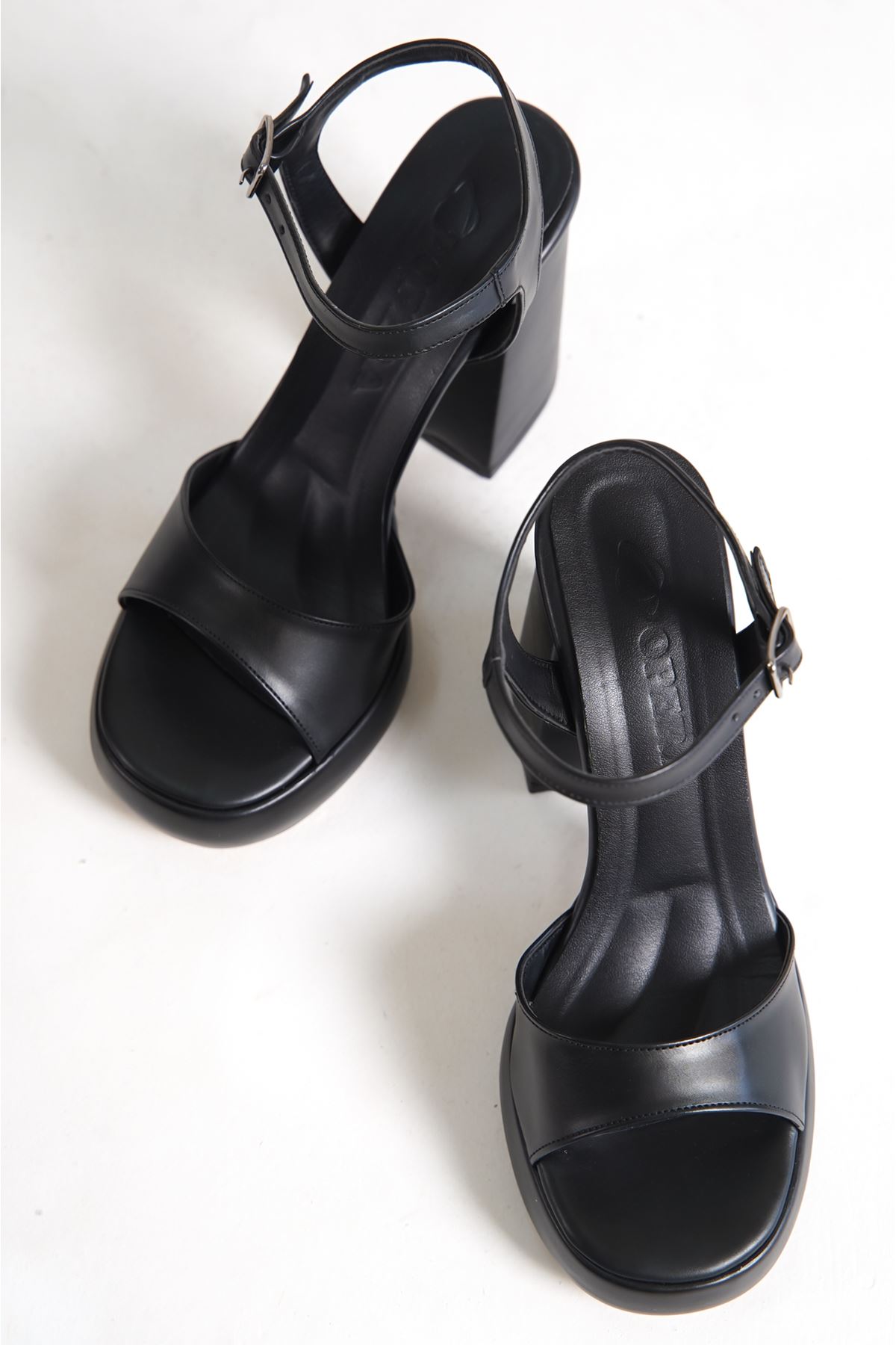 Faye Siyah Mat Deri Dolgu Topuklu Kadın Ayakkabı