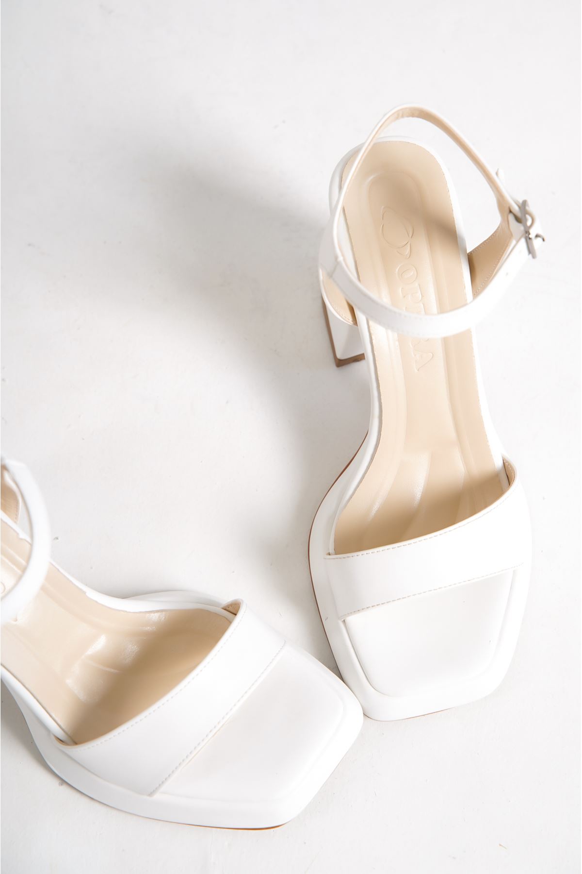 Harper Beyaz Mat Deri Dolgu Topuklu Kadın Ayakkabı