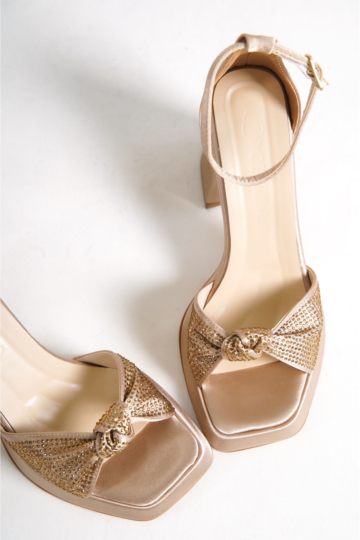Biana Gold Taşlı Dolgu Topuklu Kadın Ayakkabı