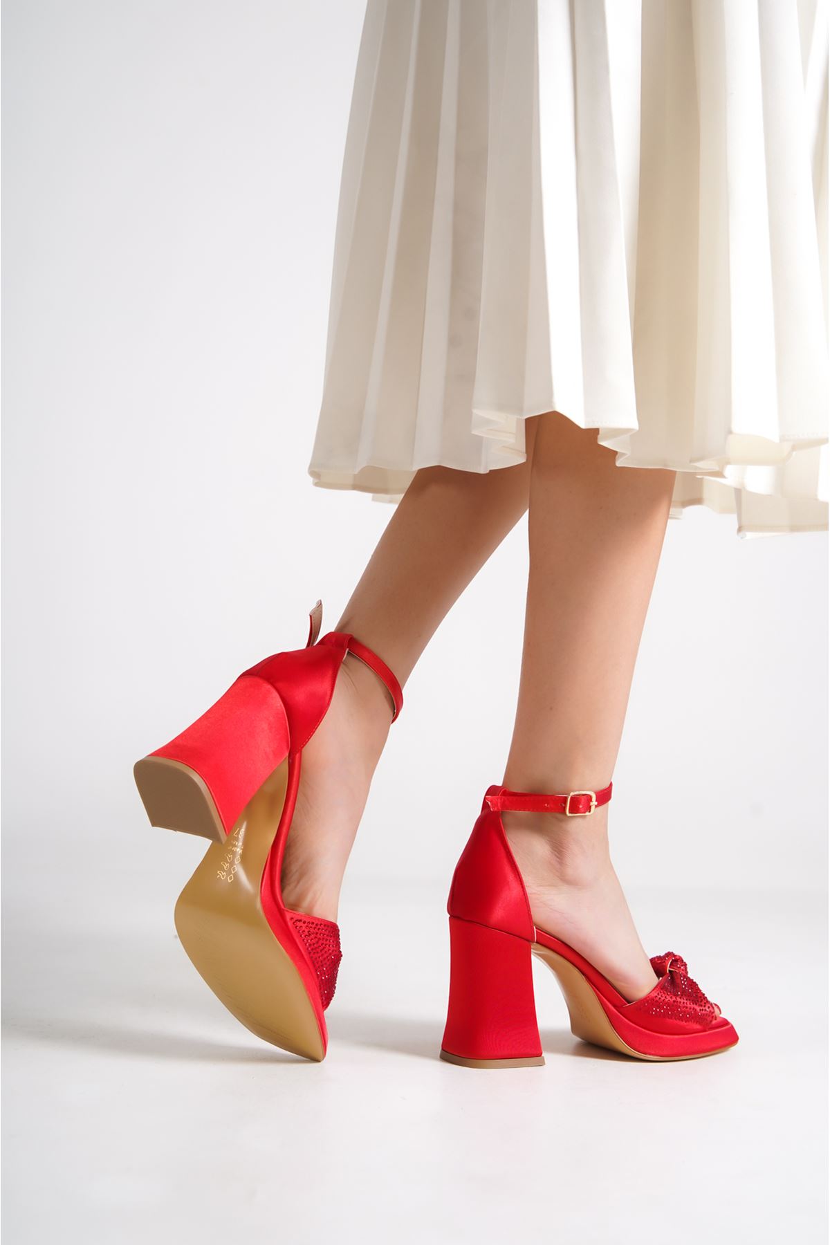 Biana Kırmızı Taşlı Dolgu Topuklu Kadın Ayakkabı
