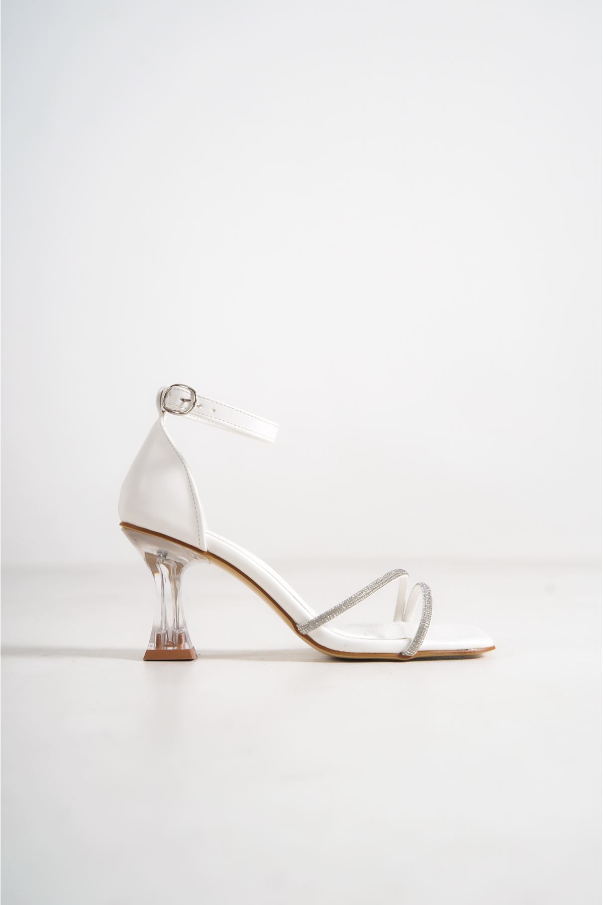 Steve Beyaz Taşlı Şeffaf Topuklu Mat Deri Kadın Ayakkabı