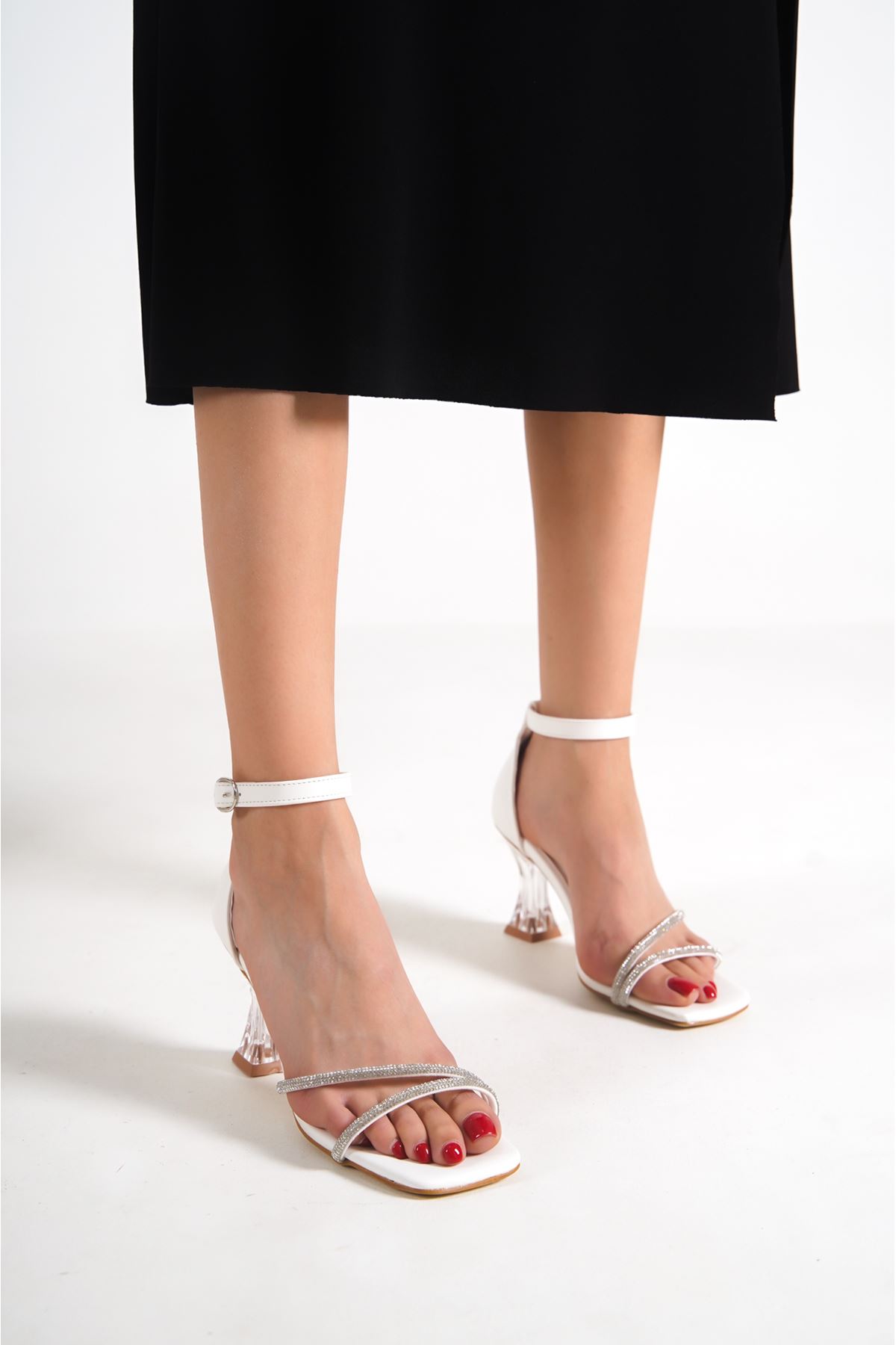 Steve Beyaz Taşlı Şeffaf Topuklu Mat Deri Kadın Ayakkabı