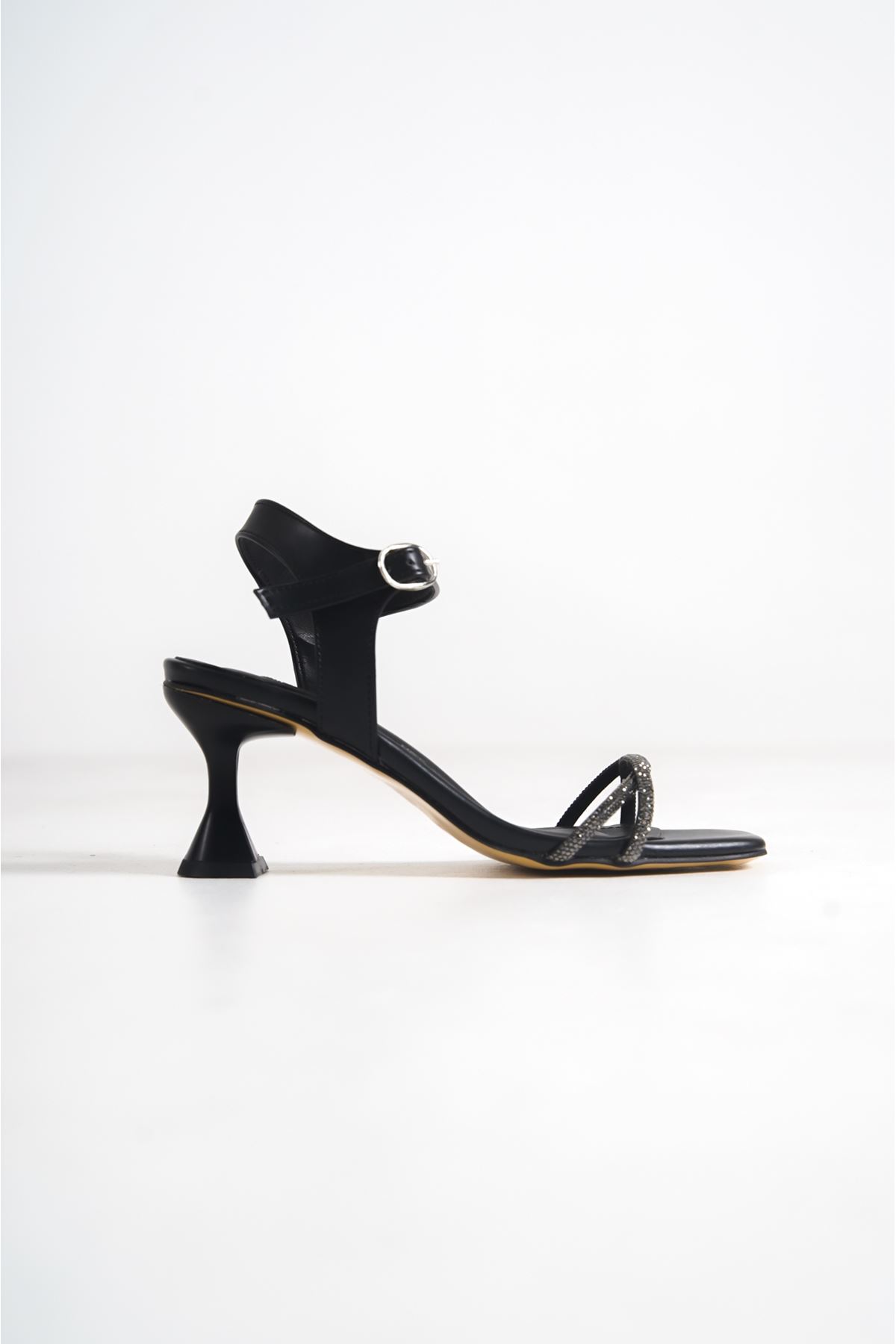 Cybill Siyah Taşlı Topuklu Mat Deri Kadın Ayakkabı