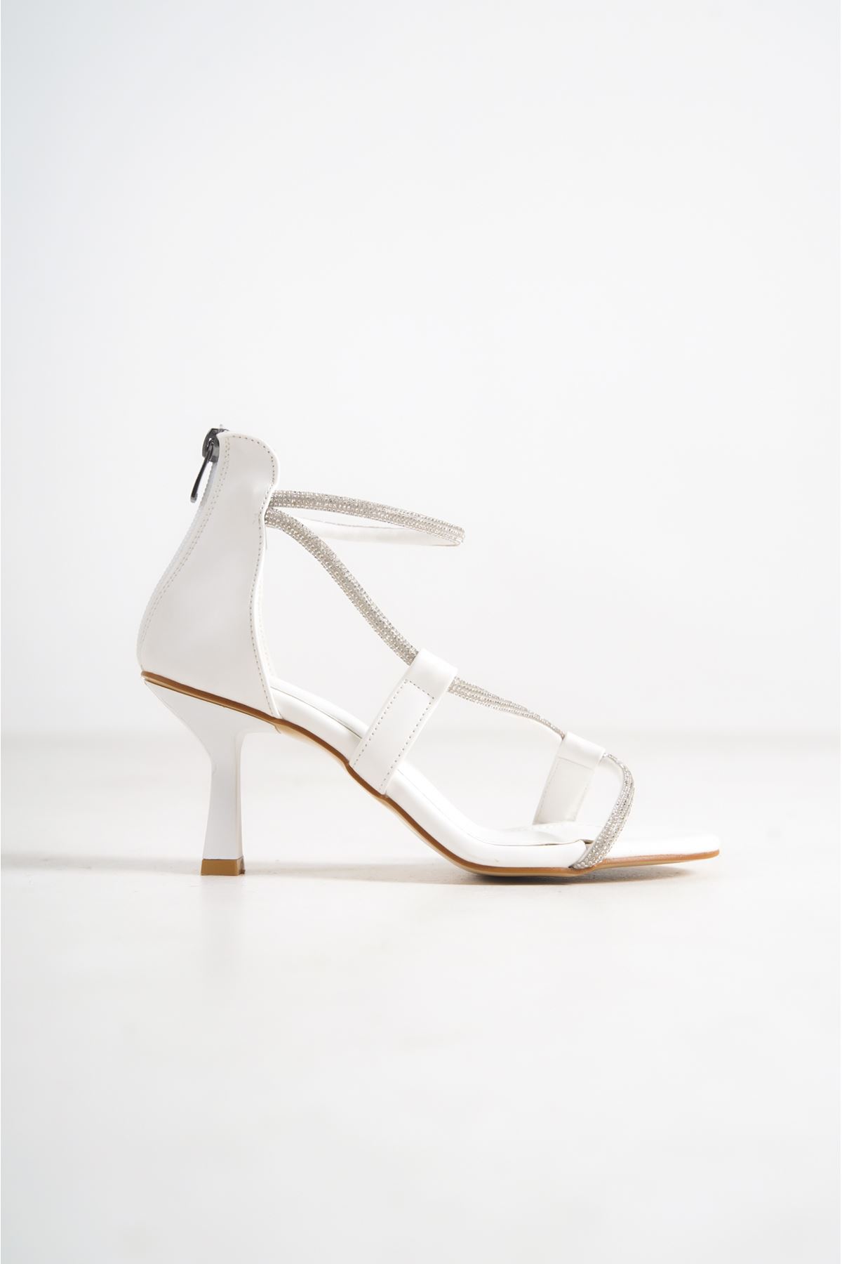 Marry Beyaz Taşlı Topuklu Mat Deri Kadın Ayakkabı