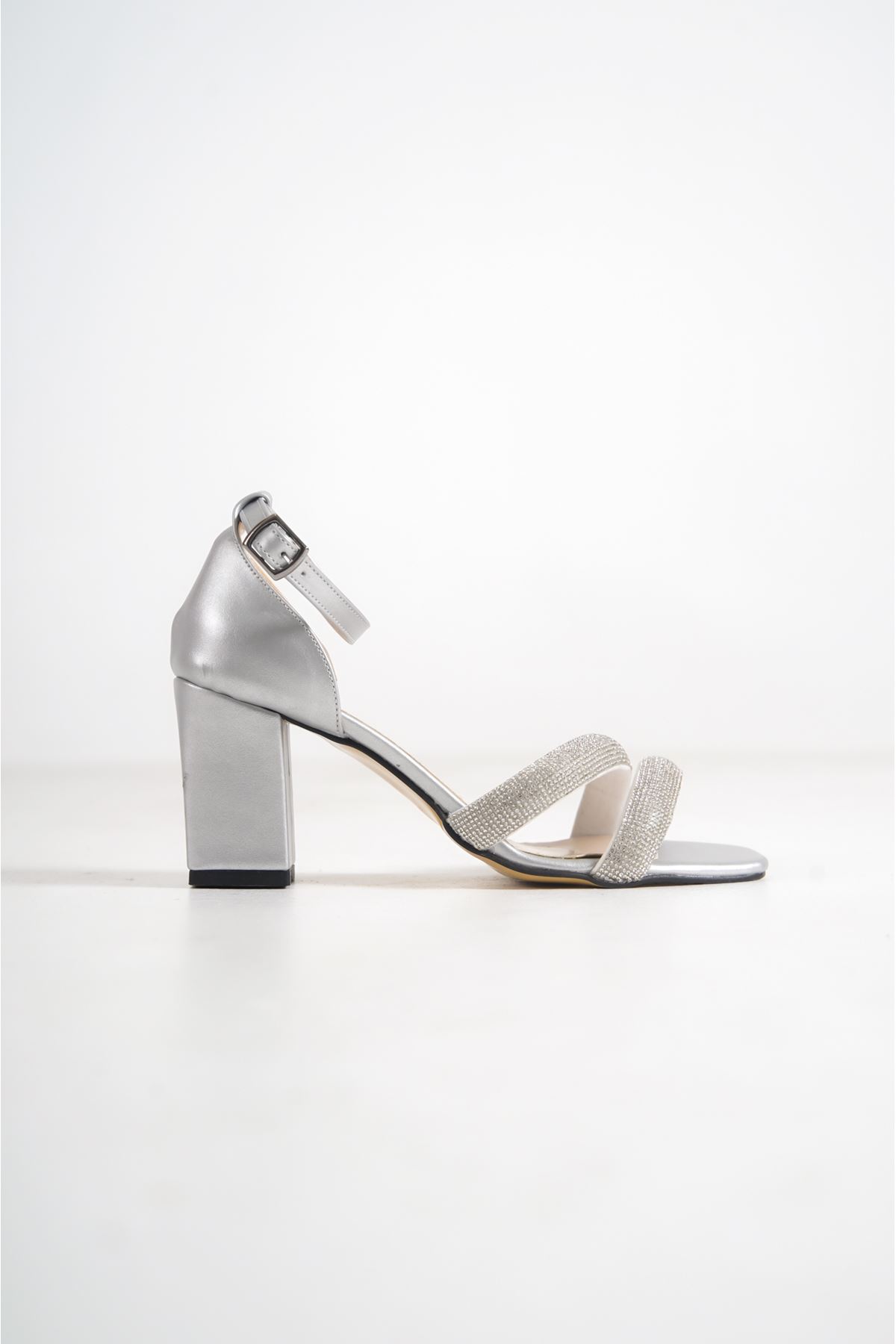 Evans Gümüş Taşlı Mat Deri Topuklu Kadın Ayakkabı