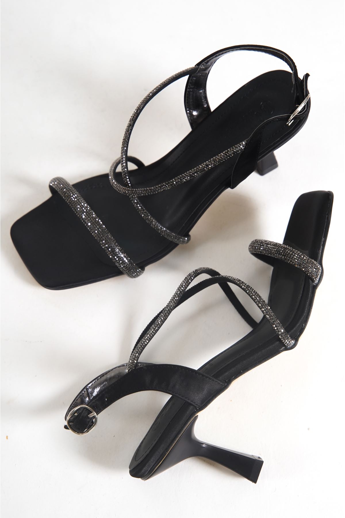 Edwin Siyah Saten Taşlı Topuklu Kadın Ayakkabı