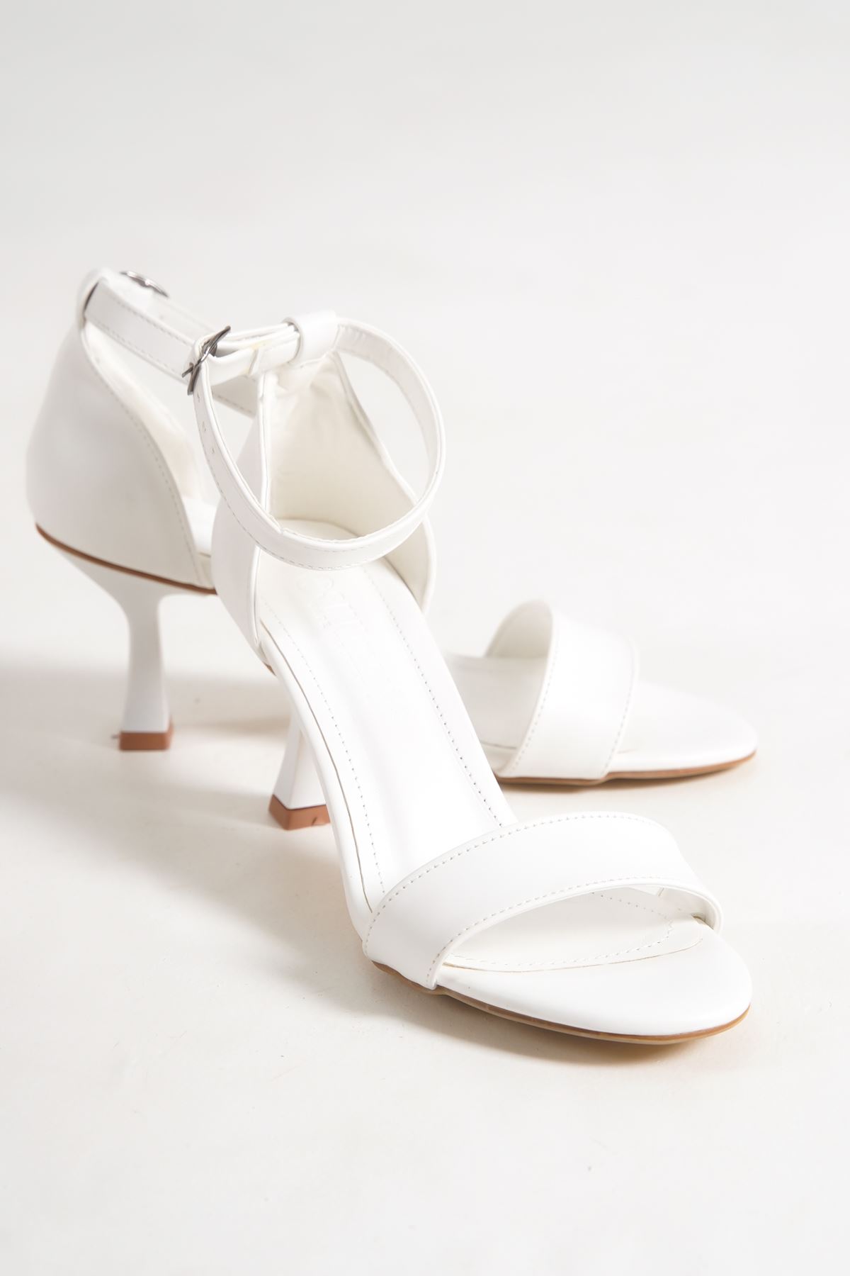 Glenn Beyaz Mat Deri Topuklu Kadın Ayakkabı