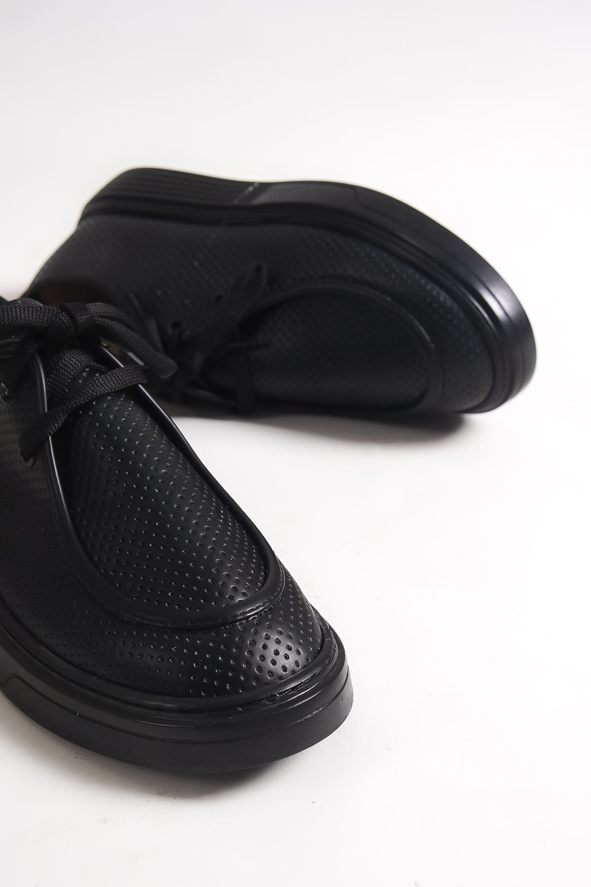 Sahra Siyah Mat Deri Kadın Spor Ayakkabı