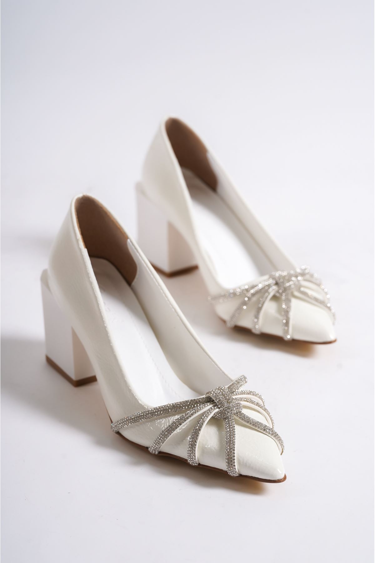 Charler Beyaz Rugan Topuklu Kadın Ayakkabı