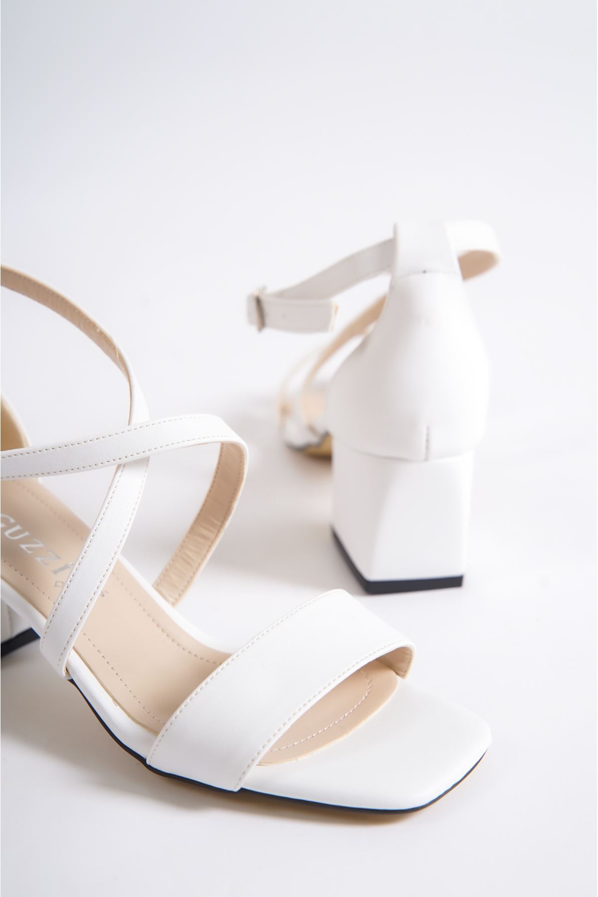 Naym Beyaz Mat Deri Topuklu Kadın Ayakkabı