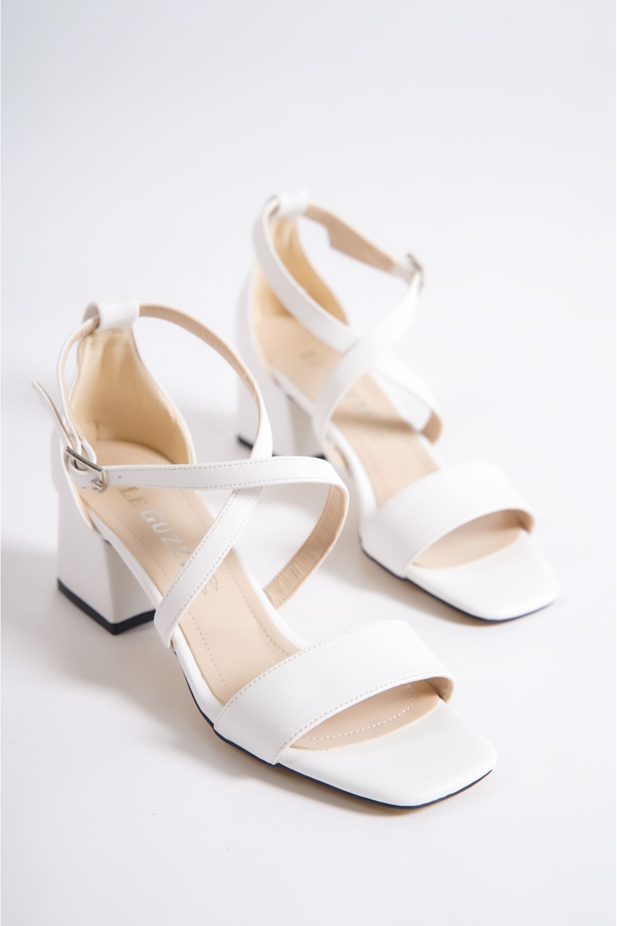 Naym Beyaz Mat Deri Topuklu Kadın Ayakkabı