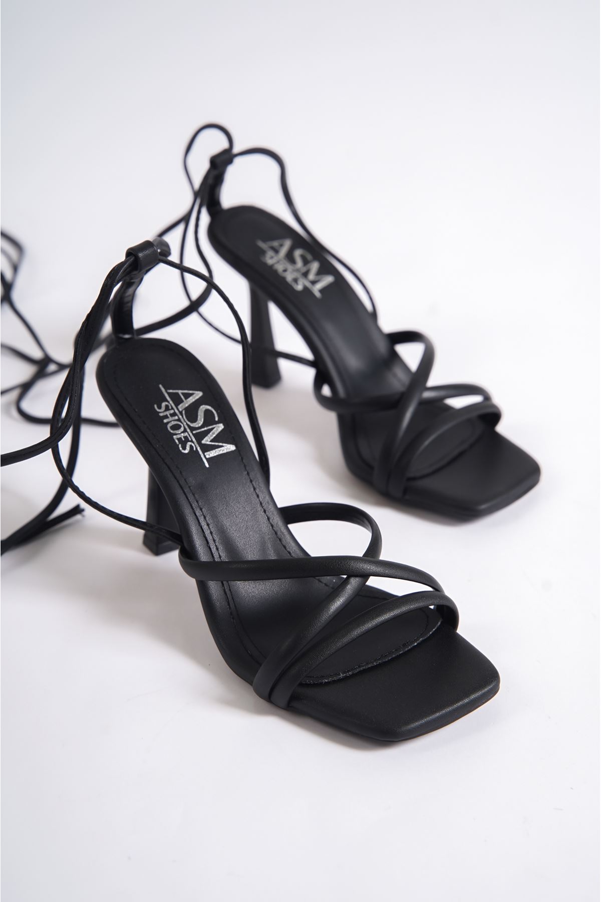 Henri Siyah Mat Deri Topuklu Kadın Ayakkabı