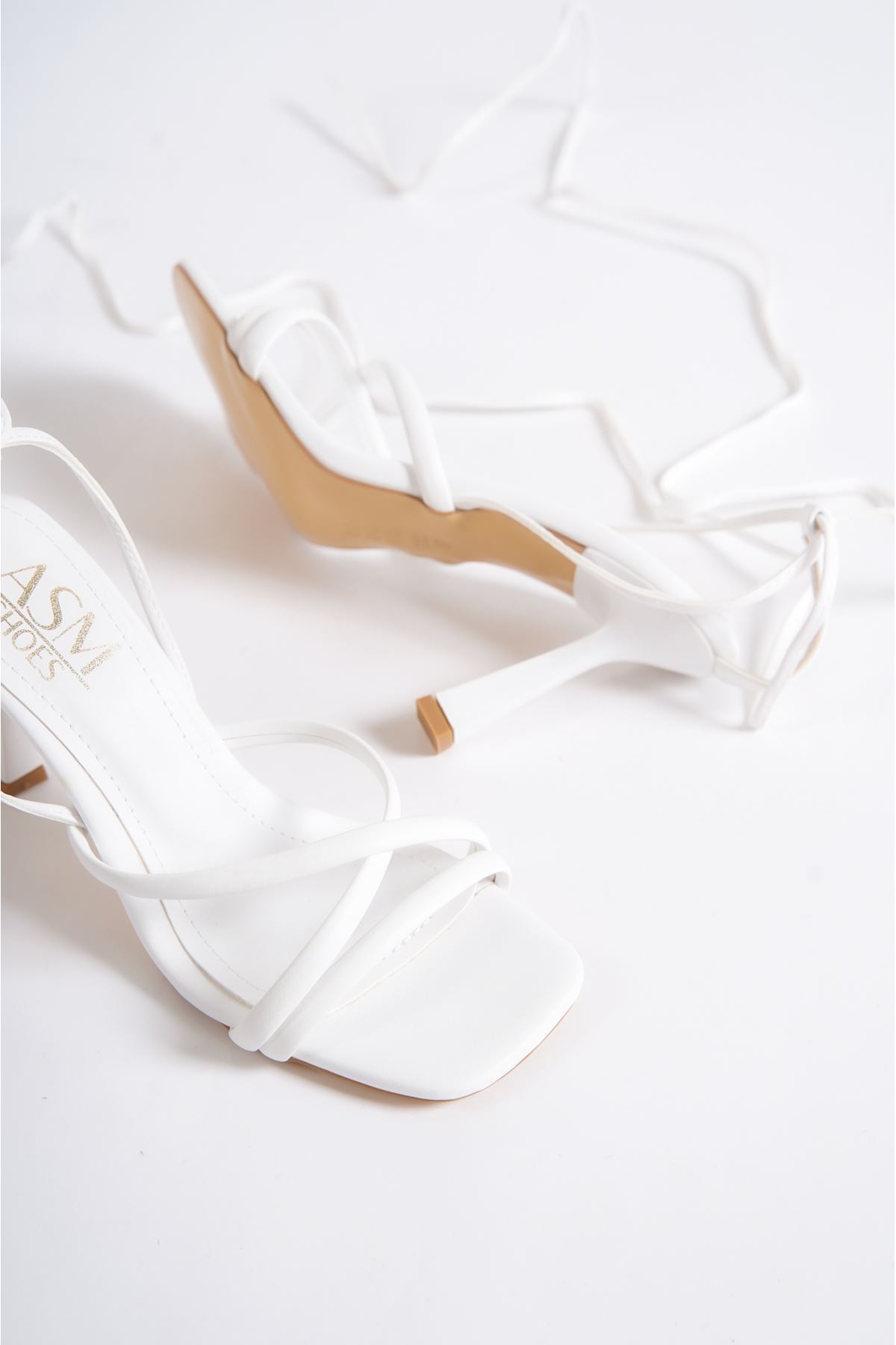 Henri Beyaz Mat Deri Topuklu Kadın Ayakkabı