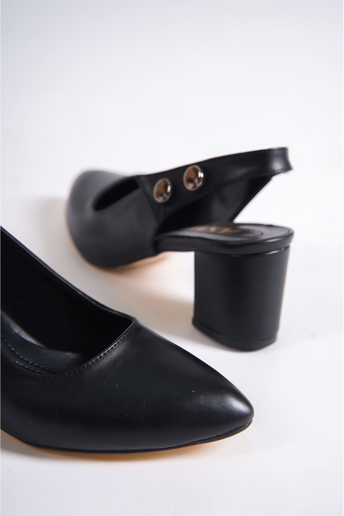 Henny Siyah Mat Deri Topuklu Kadın Ayakkabı