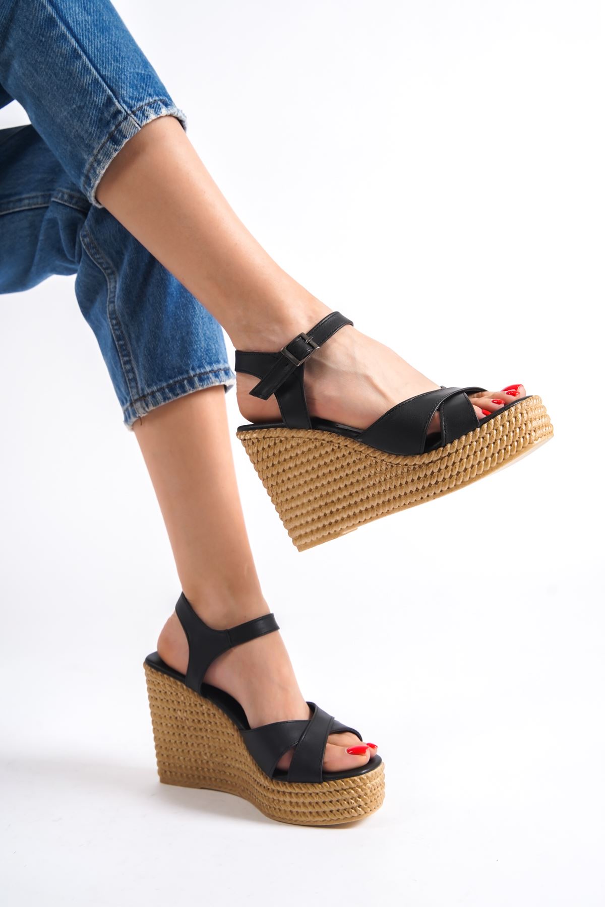 Bayard Siyah Mat Deri Dolgu Topuklu Kadın Ayakkabı