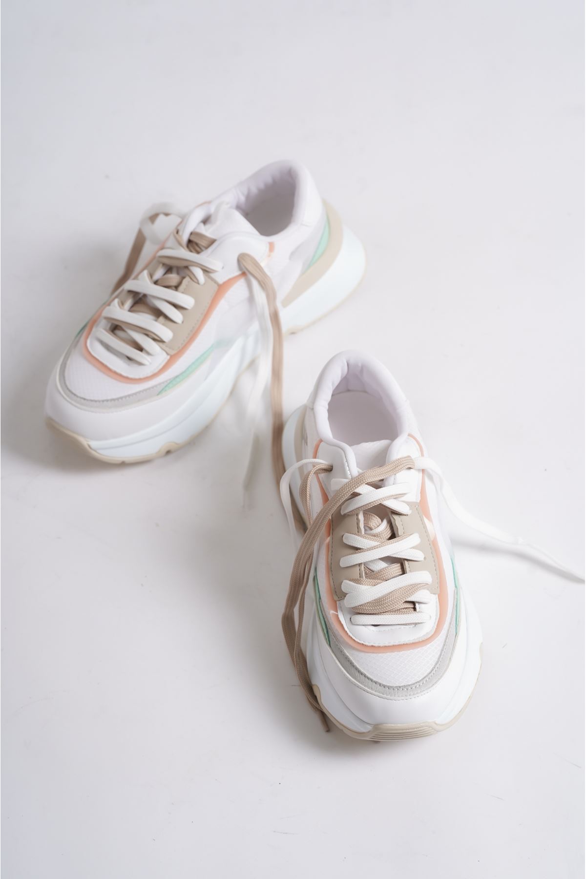 Osaca Beyaz Bej Kadın Spor Ayakkabı