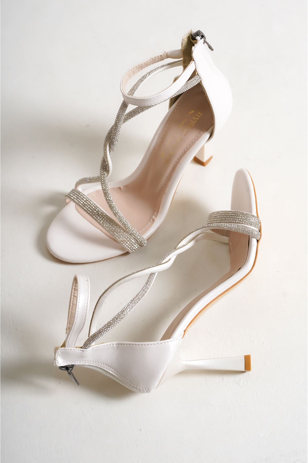 Elins Beyaz Mat Deri Topuklu Kadın Ayakkabı