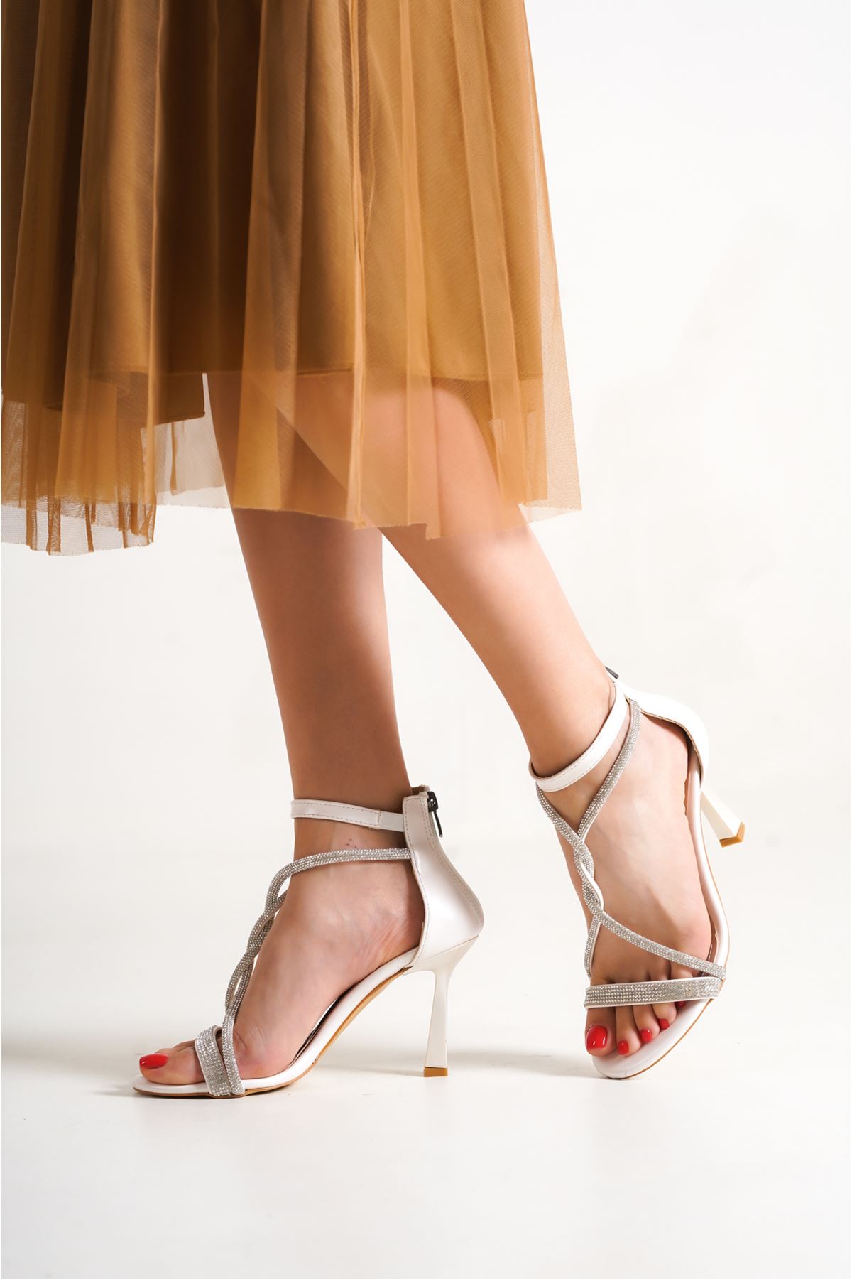 Elins Beyaz Mat Deri Topuklu Kadın Ayakkabı