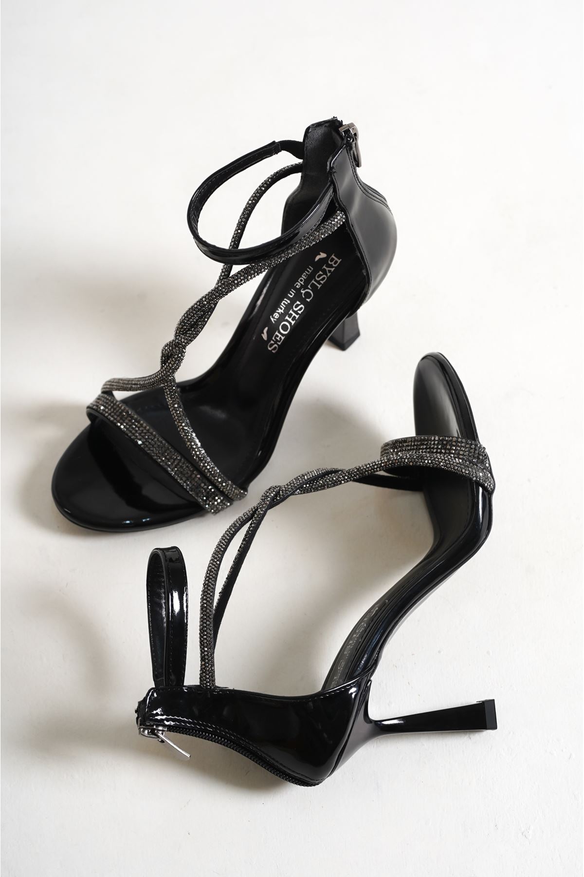Elins Siyah Rugan Topuklu Kadın Ayakkabı