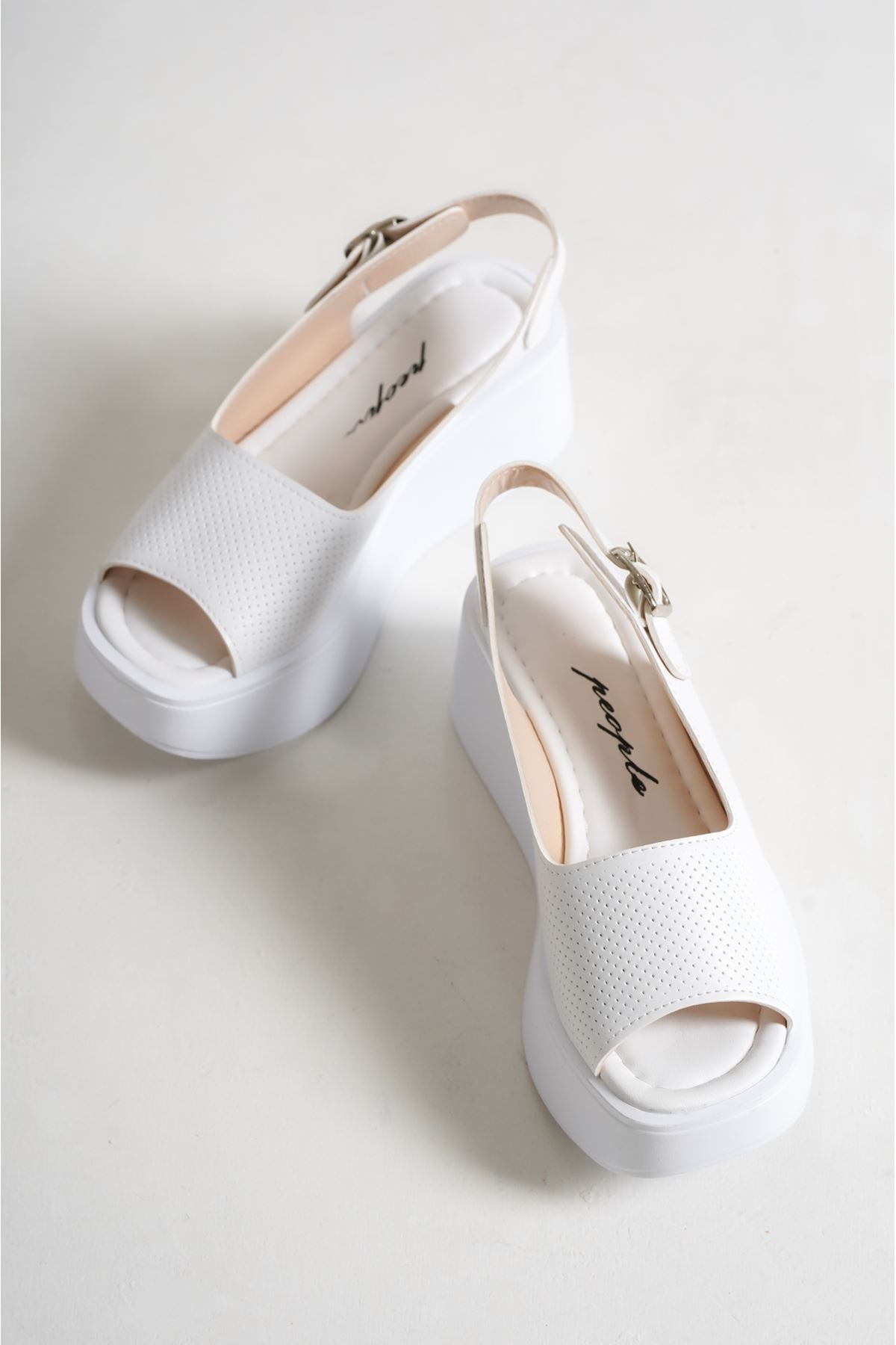 Rubes Beyaz Dolgu Topuklu Kadın Ayakkabı