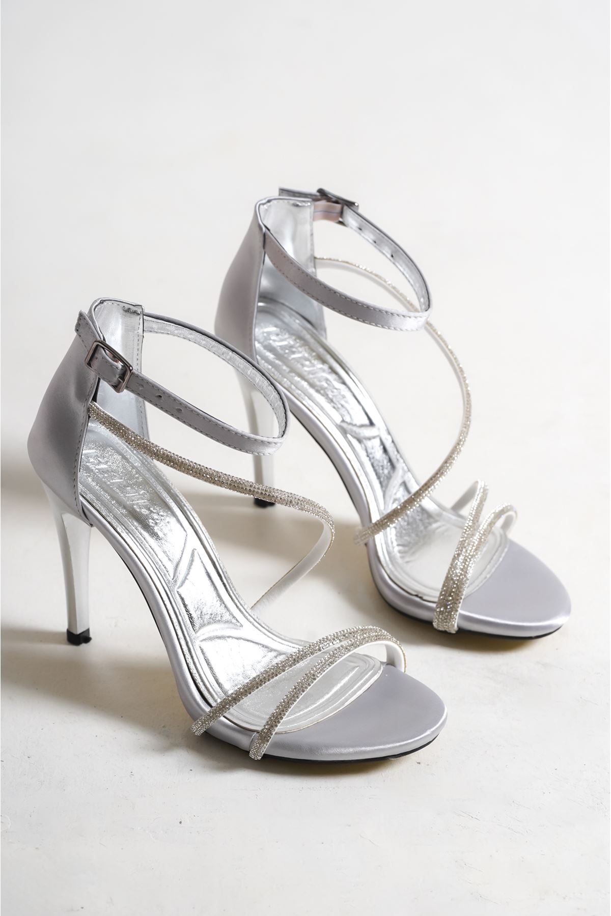 Aleron Gümüş Saten Taşlı Yüksek Topuklu Kadın Ayakkabı