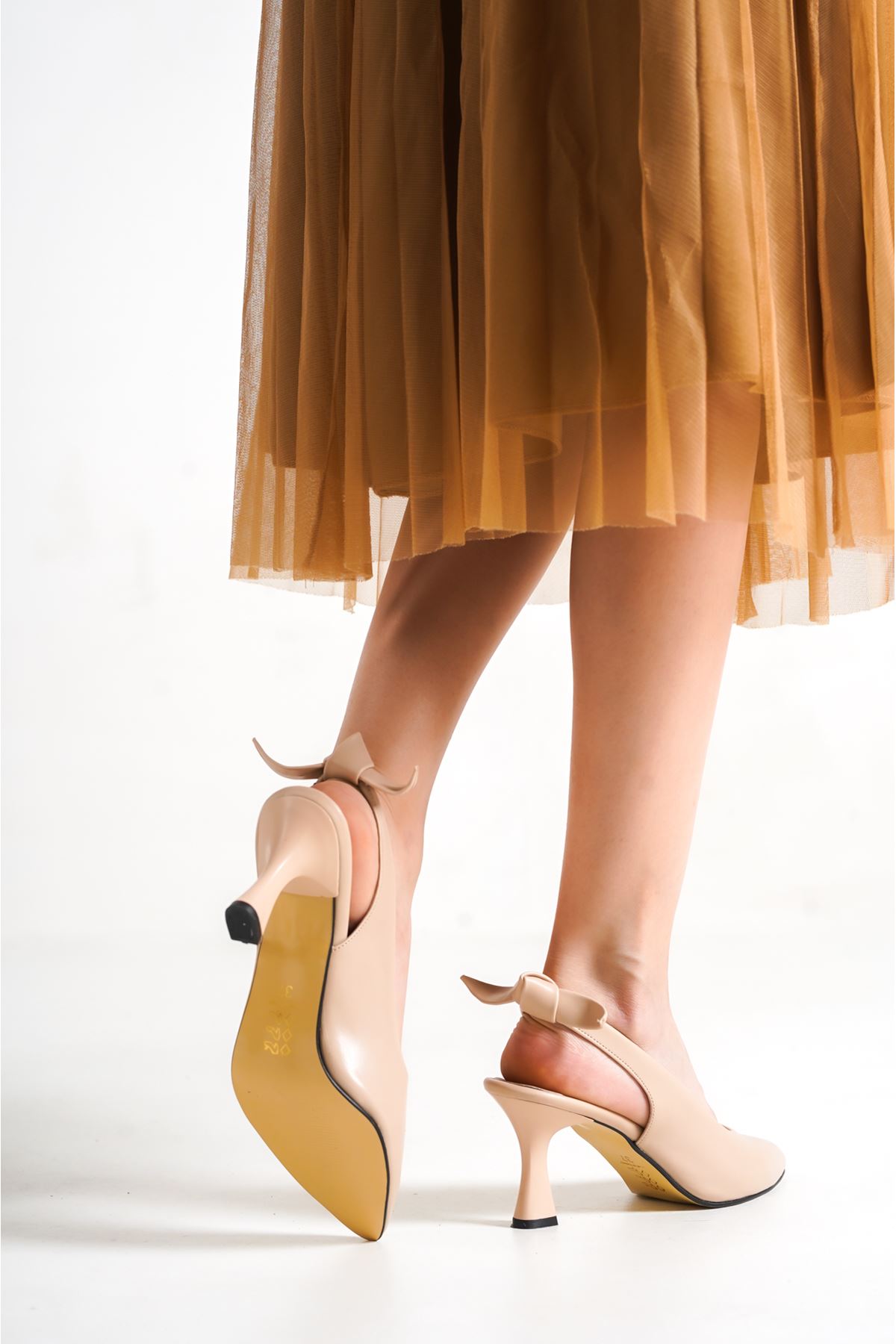 Edmon Nude Mat Deri Fiyonklu Topuklu Kadın Ayakkabı